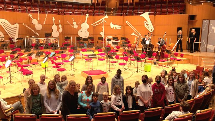 Zahlreiche Schüler der Musikschule Olpe besuchten ein Konzert der Philharmonie in Köln.