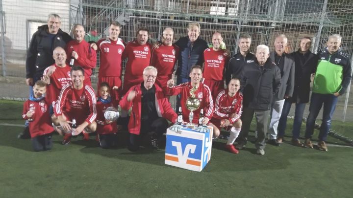Die Altligisten von RW Hünsborn holten sich den Gemeindepokal.