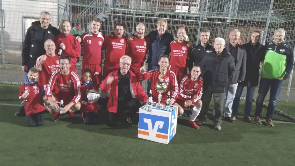 Die Altligisten von RW Hünsborn holten sich den Gemeindepokal. von privat