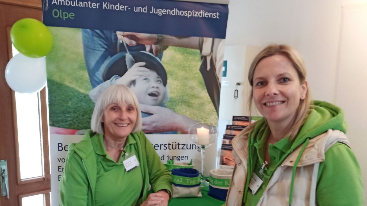 Die Verantwortlichen des AKHD, Sophie Demerling (l.) und Verena Springmann freuen sich über die Unterstützung aus Stachelau. von privat