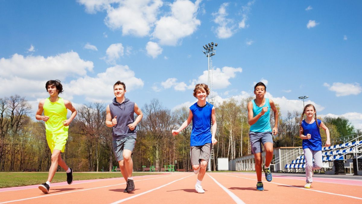 Gemeinsam Laufen macht Spaß und ist gesund, da es die körperliche Fitness steigert und das Gemeinschaftsgefühl fördert. von AOK/hfr.