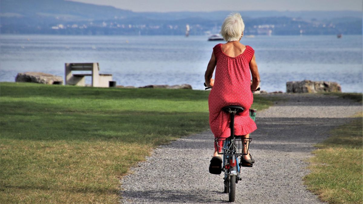 Fit bis ins hohe Alter, agil und weltoffen: So zeigt sich ein Großteil der älteren Menschen heutzutage. von pixabay