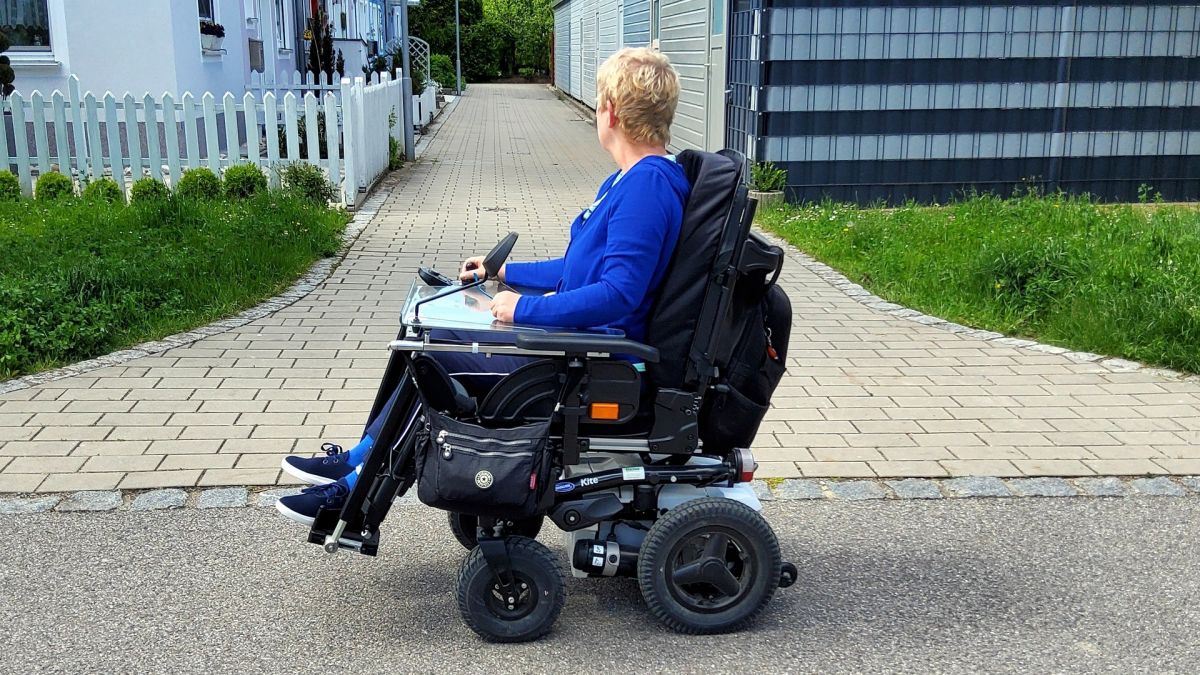 Für Rollstuhlfahrer ergeben sich im Alltag einige Herausforderungen. von Pixabay.com/Monika Puschner