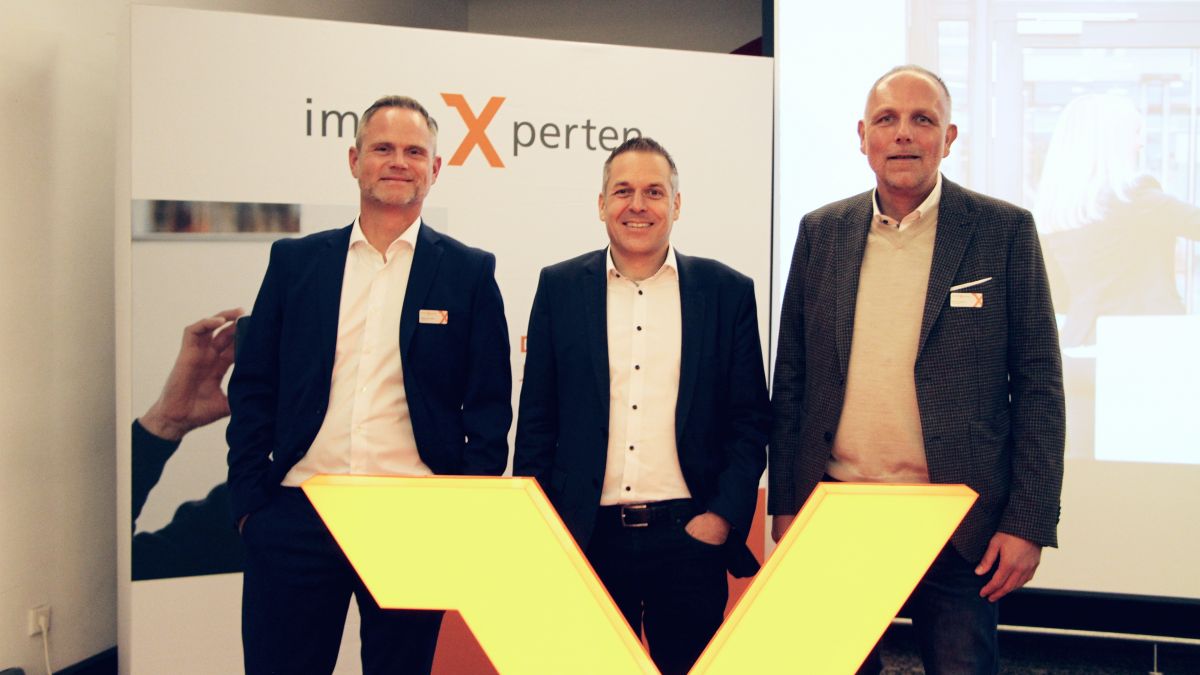 Matthias Humpert, Andreas Hesse und Michael Koschig (von links) freuen sich über den gelungenen Auftakt der Veranstaltungsreihe „X ImmoTalk“ der Volksbank immoXperten. von privat