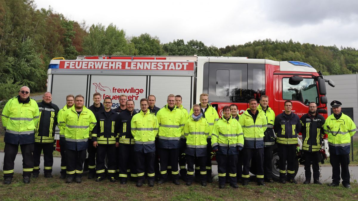 Die erfolgreichen Lehrgangsteilnehmer. von Feuerwehr Lennestadt
