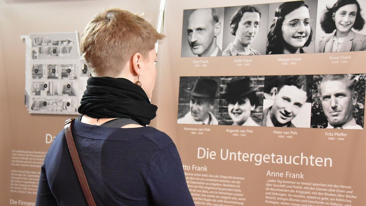 Die Wanderausstellung „Lasst mich ich selbst sein. Anne Franks Lebensgeschichte“ kommt nach Olpe. von Anne-Frank-Zentrum