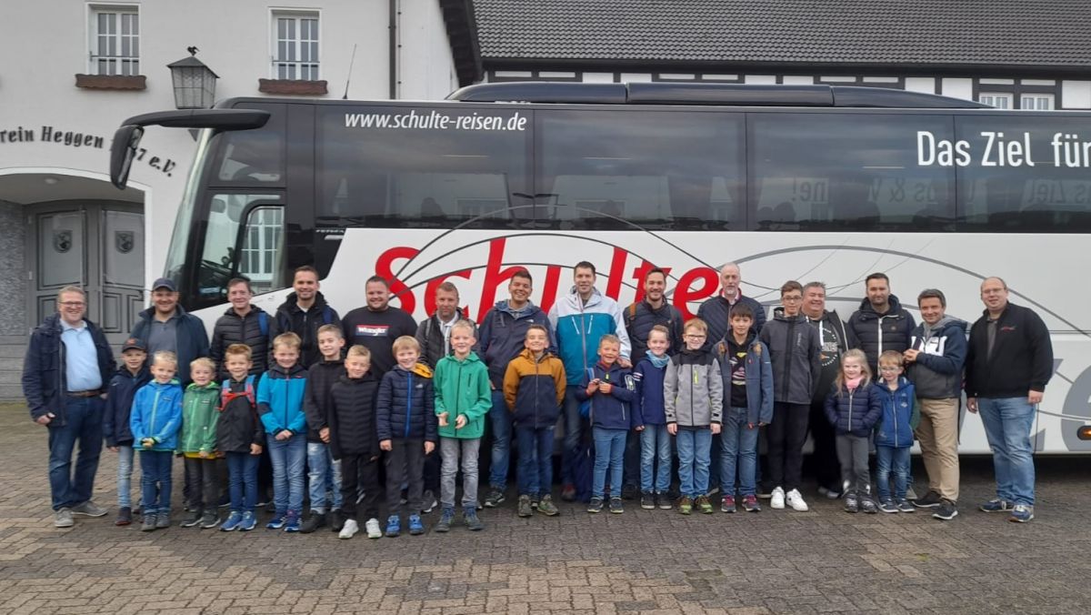 Kinder der G-, F-, und E-Jugend des SV Heggen machten einen Tagesausflug nach Dortmund. von privat