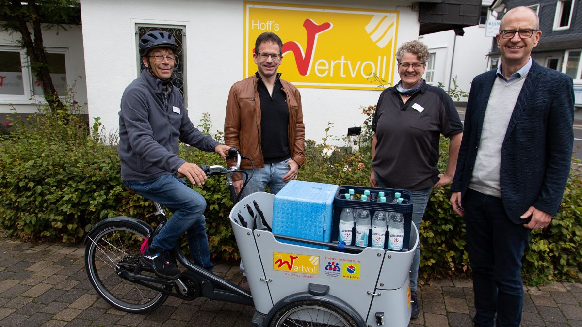 Uwe Kurth, Martin Leipelt, Andrea Drüeke und Andreas Mönig (v.l.) freuen sich, dass dank großzügiger Spenden ein Lastenfahrrad angeschafft werden konnte. von privat