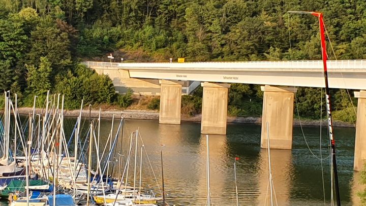 Die Talbrücke Sondern wird für ein Wochenende voll gesperrt.