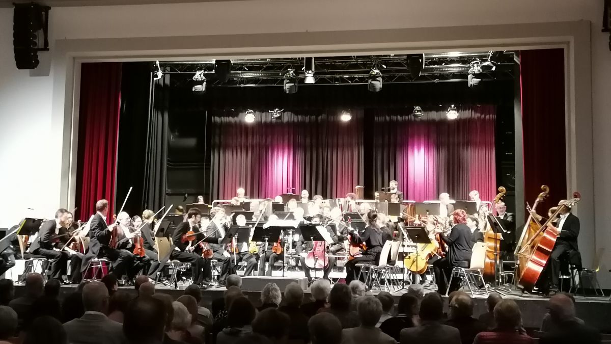 Zum 23. Sauerland-Herbst musizierte das Philharmonische Orchester Hagen in Finnentrop. von Kulturgemeinde Finnentrop