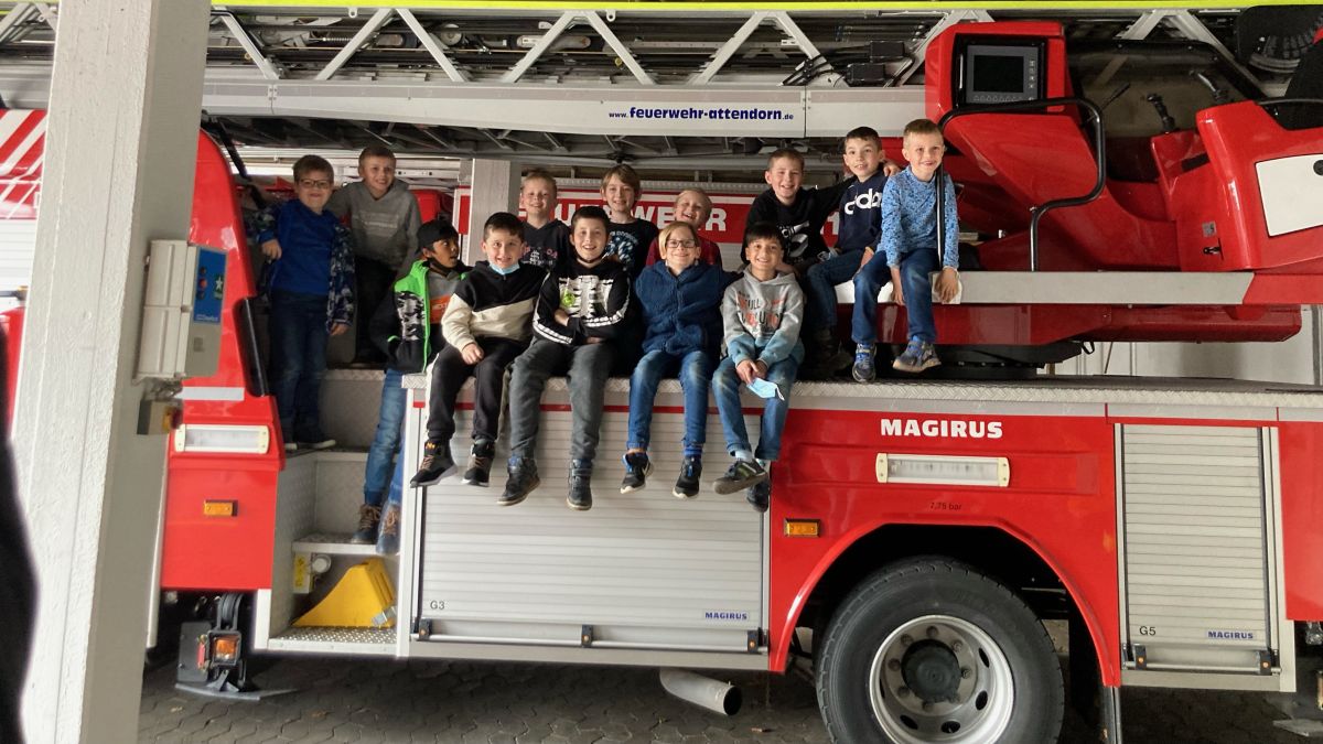 Die Schüler der L1 der Janusz-Korczak-Schule Grevenbrück besuchten die Feuerwehr in Attendorn. von privat