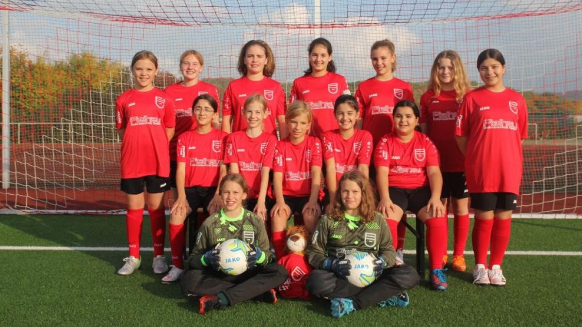 Die D-Juniorinnen des FC Finnentrop, zwei der Mädchen sind durch den TdM 2021 Fußballerinnen geworden. von privat