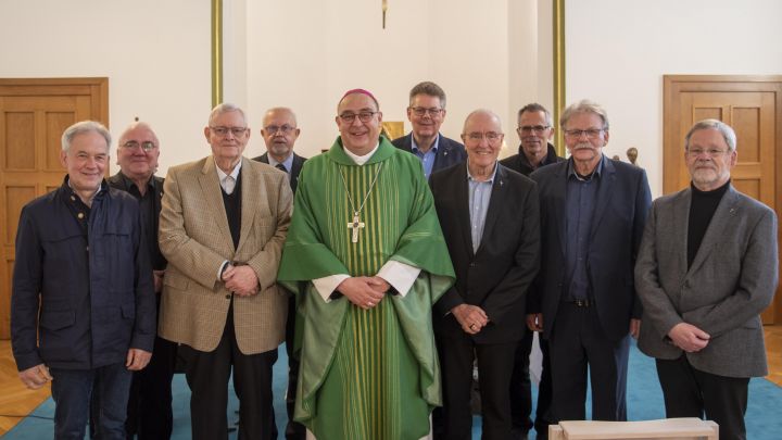 Neun Ständige Diakone des Erzbistums Paderborn feierten mit Weihbischof Dr. Dominicus Meier OSB in...