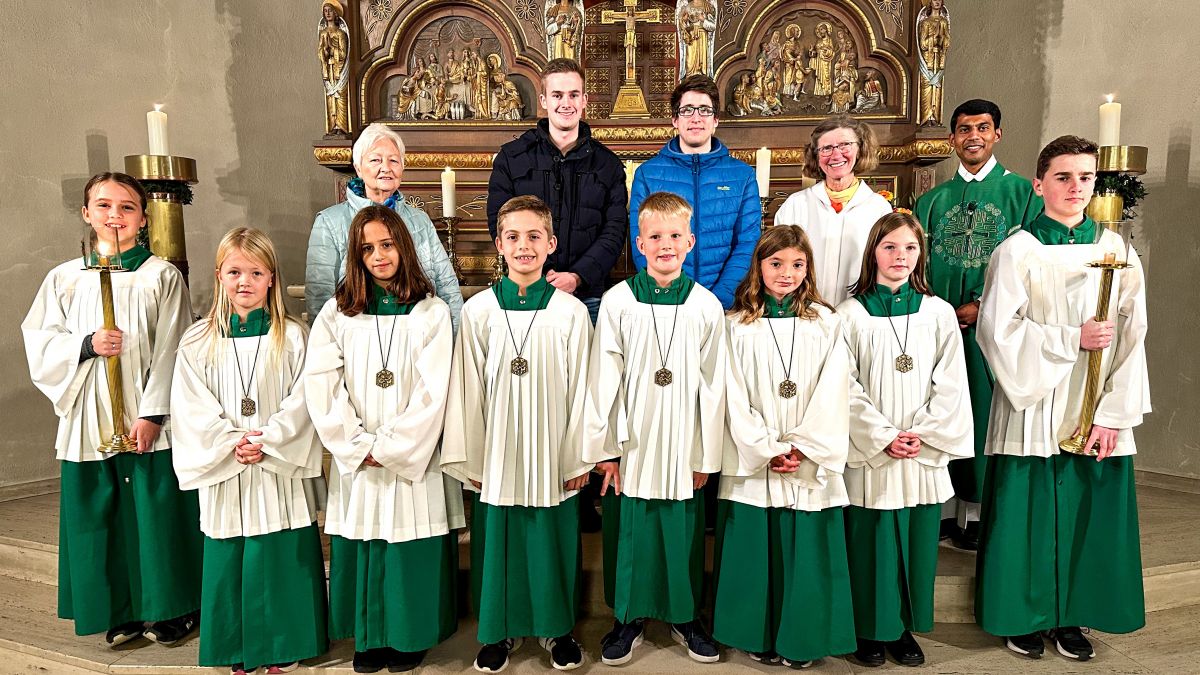 Sechs neue Messdiener haben jetzt ihren Dienst in der Kirchengemeinde Heggen aufgenommen. von privat