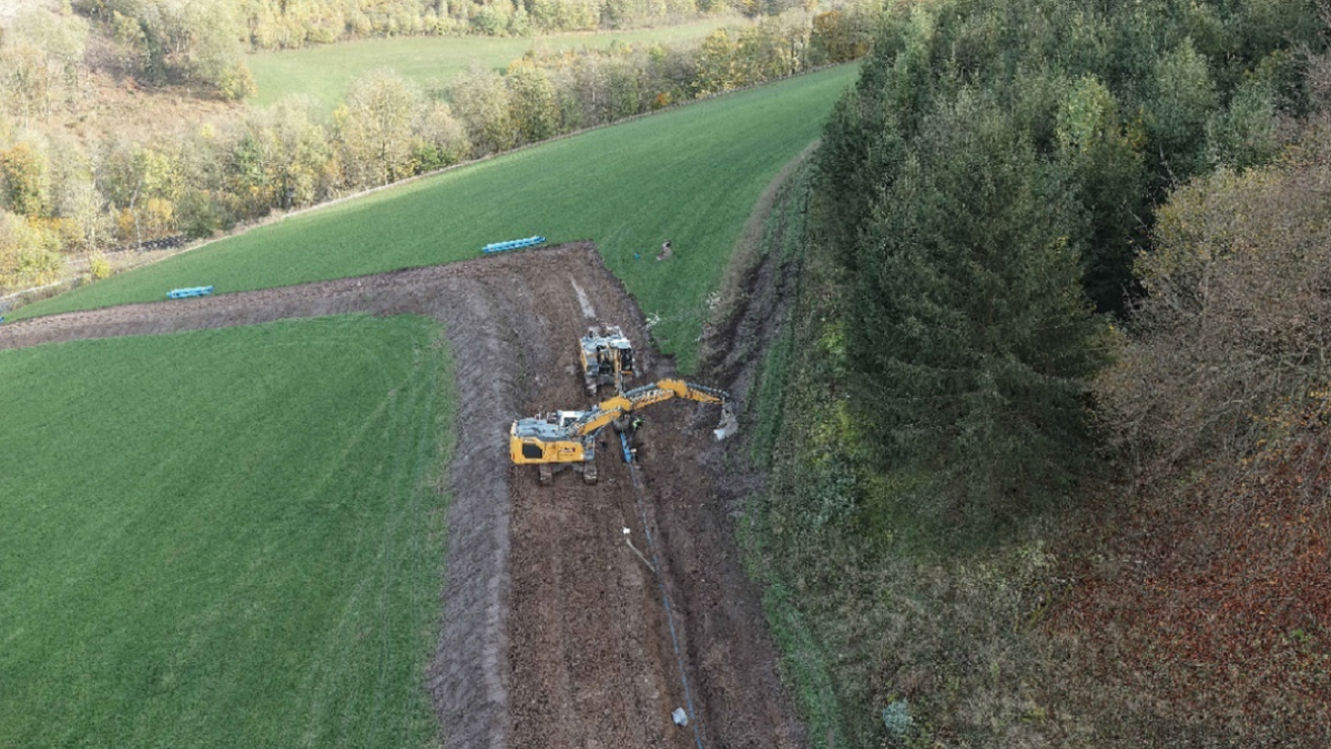 Der Neubau der Trinkwasserleitung Nr. 10 bei Germaniahütte ist in vollem Gange. von Kreiswerke Olpe