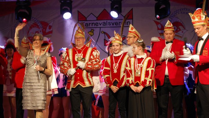 Ein dreifach „Schönau Helau“ auf das Prinzenpaar