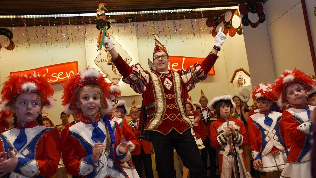 Auch Prinz Michael III. (Hoheiser) freut sich auf eine tolle Karnevalsparty. von Nicole Voss