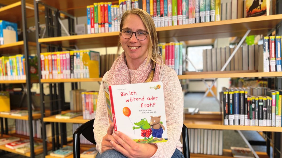 Anja Drilling hofft, dass viele kleine Zuhörer in die Stadtbücherei im Rathaus kommen. von Kreisstadt Olpe