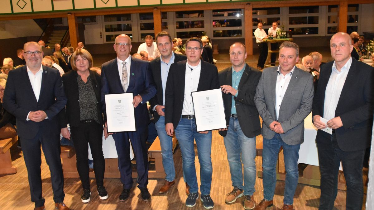 Familie Sieler und Jürgen Sprenger mit Finnentroper Bürgerpreis geehrt