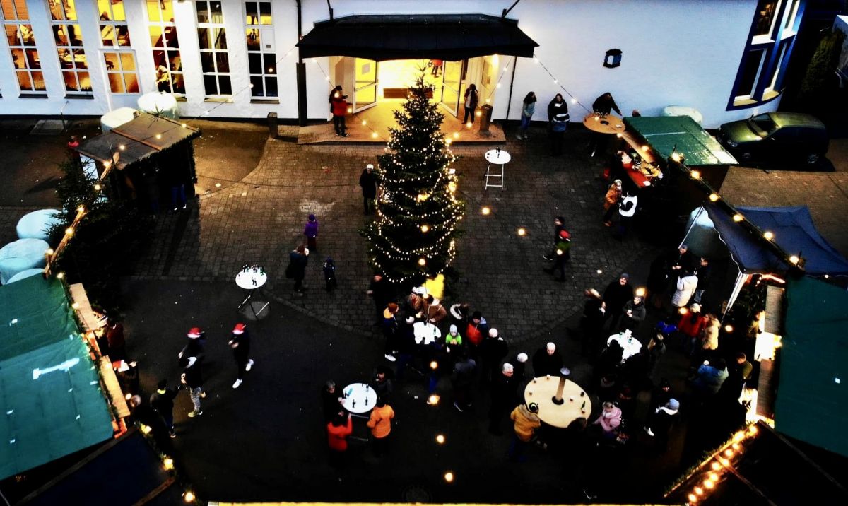 Weihnachtsdorf um die Schützenhalle in Elspe. von privat