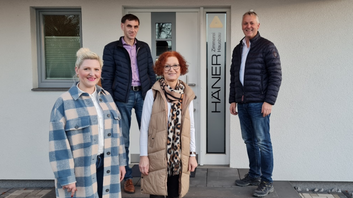 Firmenchef Peter Häner mit den Gästen Jutta Hecken-Defeld, Ludger Reuber und Christin-Marie Stamm...