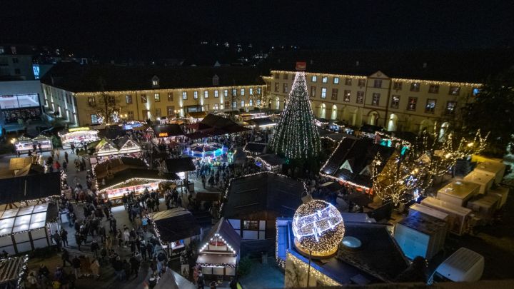 Der Weihnachtsmarkt am Unteren Schloss in Siegen.