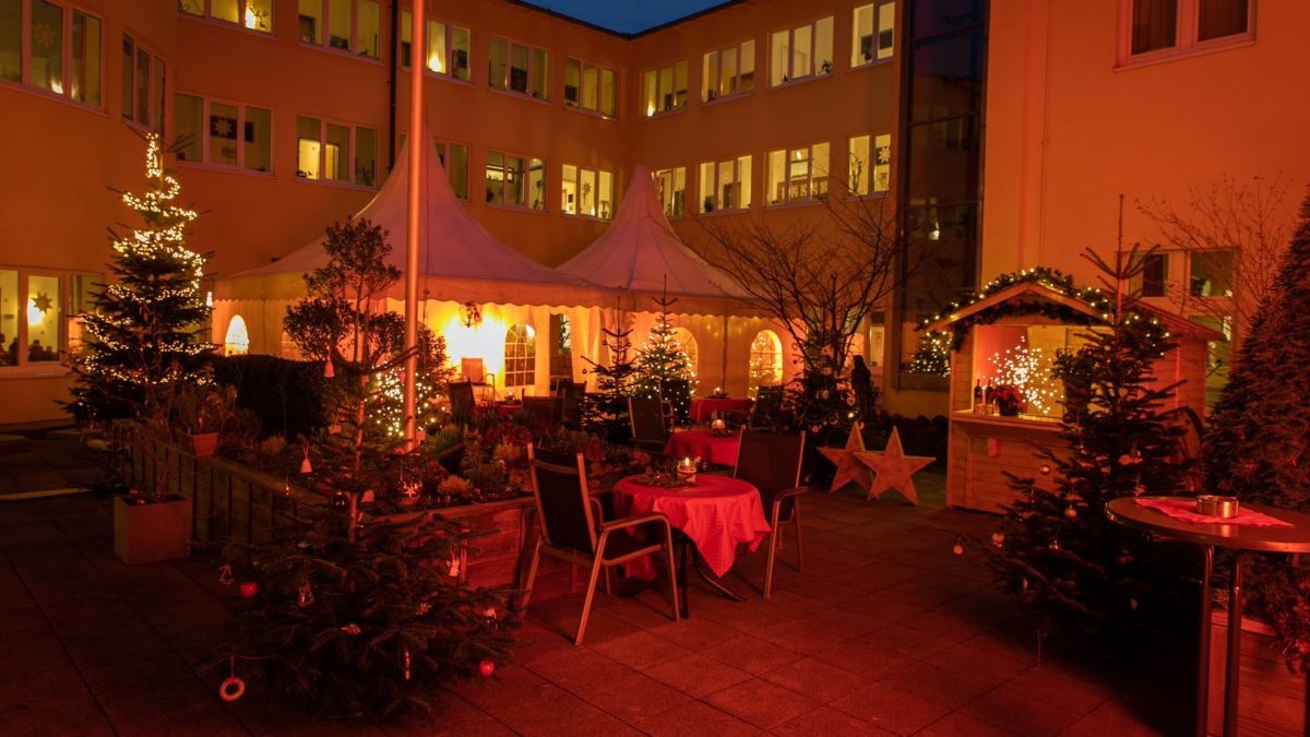 Vorweihnachtlich wie im vergangenen Jahr präsentiert sich der Innenhof des Franzskaner-Hofes Attendorn in der Adventszeit. von privat