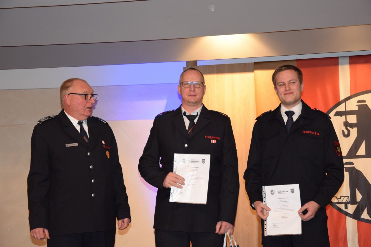 Alexander Jaspers (re.) ist neuer Einheitsführer, Thorsten Koletzky stellvertretender Einheitsführer (Wirme). von Leoni Hermes