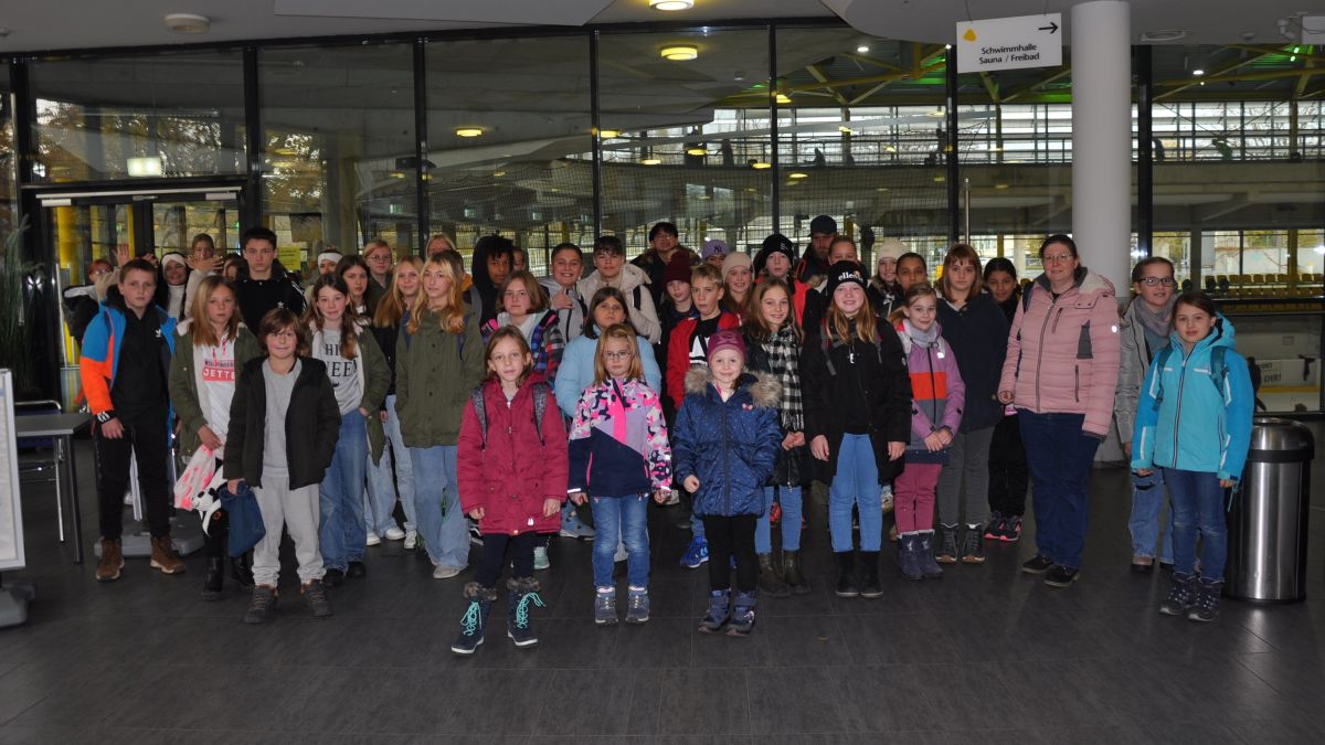 Fast 70 Kinder und Jugendliche haben an der Schlittschuh-Aktion des kjk-Hauses Finnentrop teilgenommen. von privat