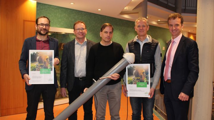 Zwei Projekte aus Schönau-Altenwenden und Ottfingen wurden mit dem Klimaschutzpreis der Gemeinde...