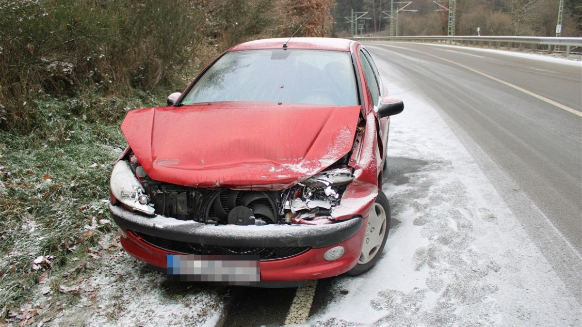 Zahlreiche Unfälle ereigneten sich am Mittwoch 14. Dezember, im Kreis Olpe. Unter anderem auf der B 517 in Heidschott. von Kreispolizeibehörde Olpe