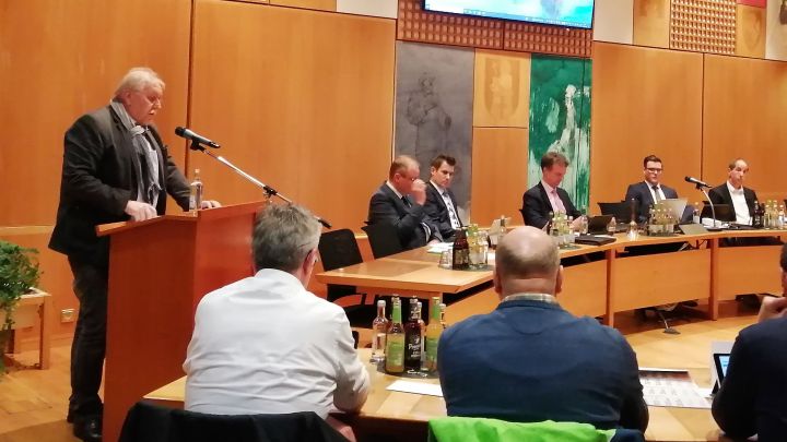Beratungen zum Haushaltsplan 2023, Martin Solbach (CDU) bei seiner Haushaltsrede