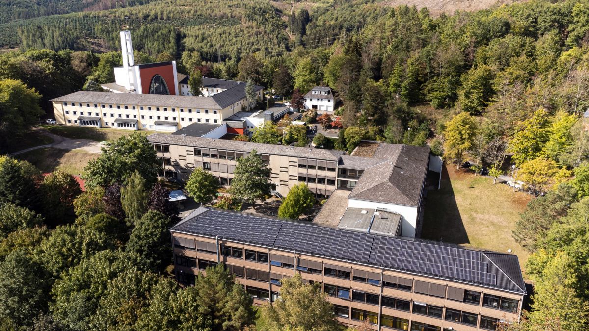 260 Module auf 500 Quadratmetern: Photovoltaik am Gymnasium Maria Königin