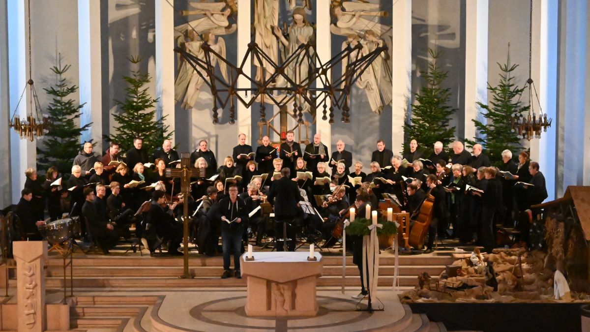 Kammerchor und Kammerorchester Olpe bei ihrem Weihnachtskonzert in der Olper Marienkirche. von privat