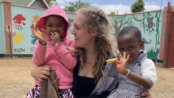 In Tansania erlebt Nina Ewald aus Möllmicke im Rahmen eines Volunteer-Programms eine...