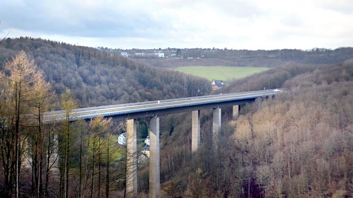 Die Talbrücke Rahmede ist seit 2. Dezember 2021 gesperrt und sorgte während des gesamten Jahres...