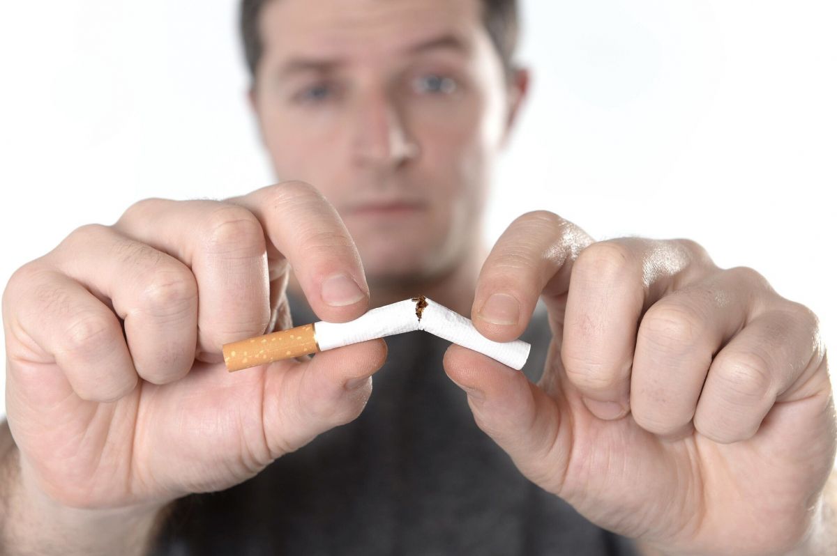Zigarette ade: Nichtrauchen ist für viele Menschen im Kreis Olpe wieder ein wichtiges Ziel für das Jahr 2023. von AOK/hfr.