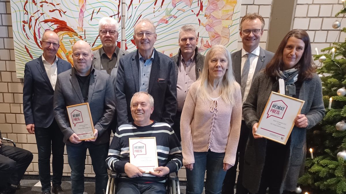Stolz und dankbar nahmen die Preisträger die Auszeichnungen für ihr ehrenamtliches Engagement entgegen. von Stadt Lennestadt