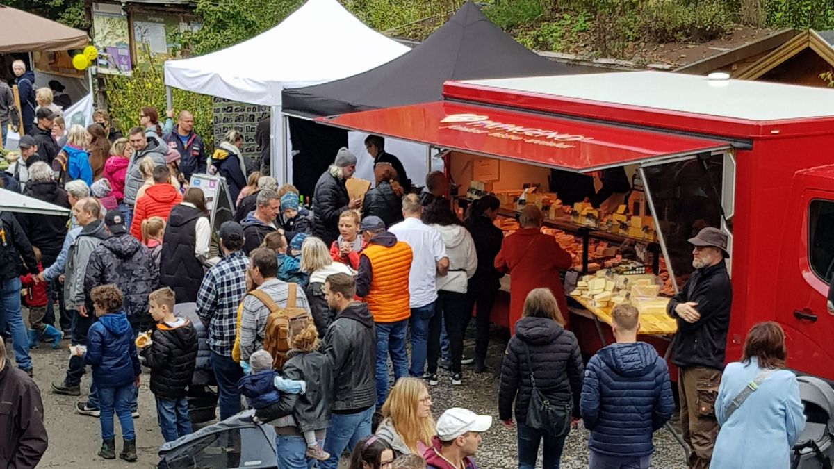 Ein Streetfood-Festival soll im Juni zahlreiche Besucher auf den Drolshagener Marktplatz locken. von Symbolfoto: Rüdiger Kahlke