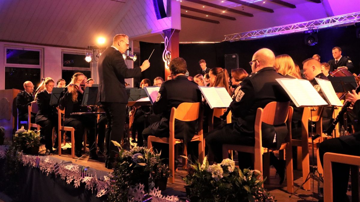 Viele Gratulanten beim Jubiläumsabend des Musikvereins Langenei