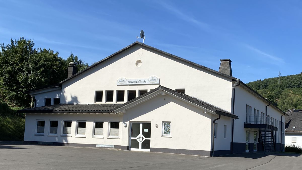 Der Schützenverein Maumke investiert etwa 60.000 Euro in den Erhalt der Schützenhalle. von Nicole Voss