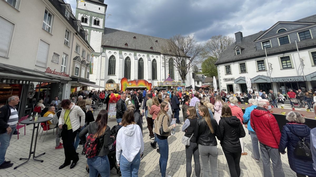 Der Frühlingsmarkt lockt stets viele Gäste in die Hansestadt. von Jonas Johannes