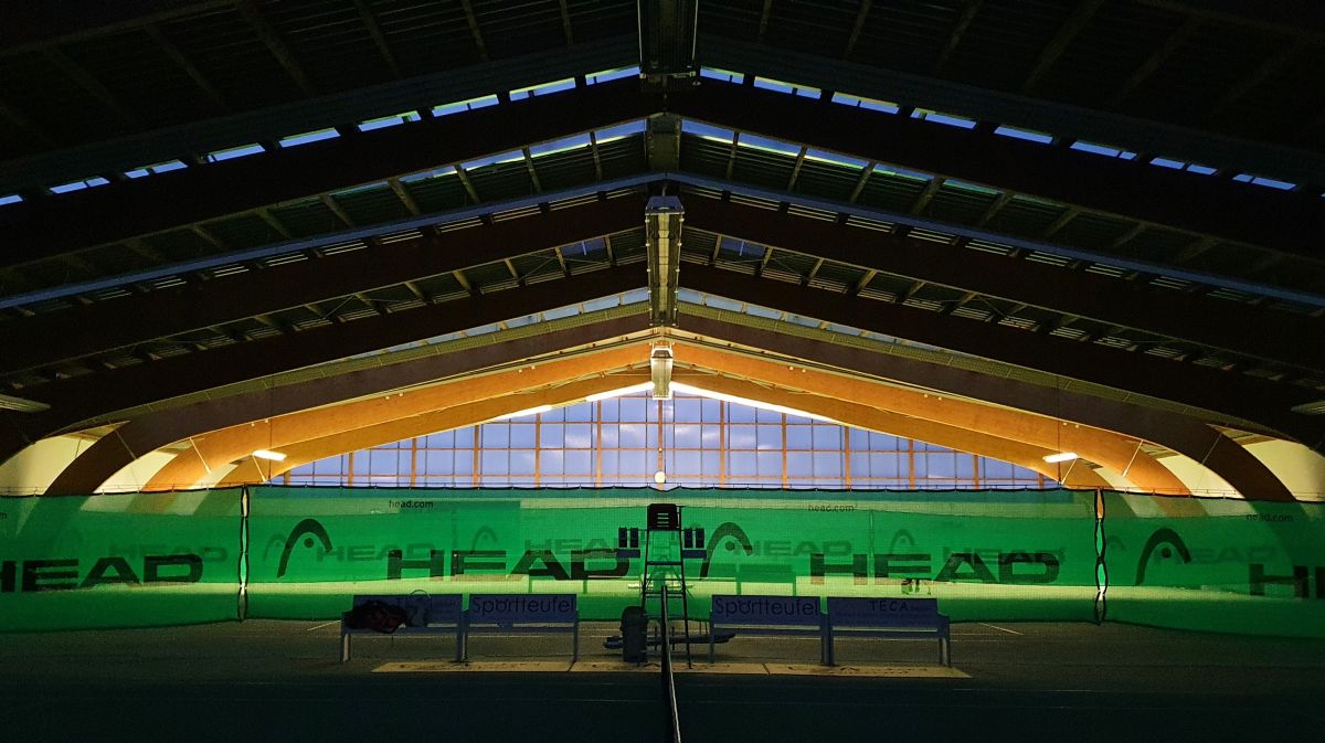 Die Tennishalle des TC Milstenau ist für die Meisterschaften vorbereitet. von privat