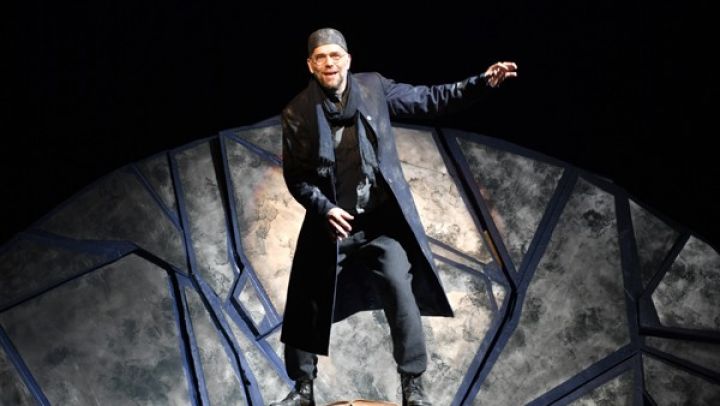 Das Theater Poetenpack präsentiert das Stück „Faust“ im PZ Meggen: Andreas Hueck als Faust.