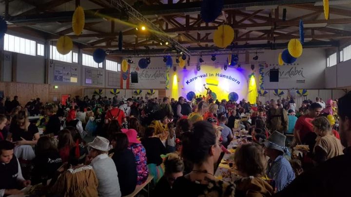 In der Dorfgemeinschaftshalle Hünsborn findet wieder der beliebte Kinderkarneval statt.