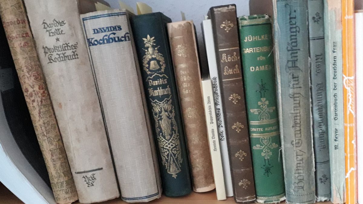 Symbolfoto: historische Koch- und Gartenliteratur. von privat