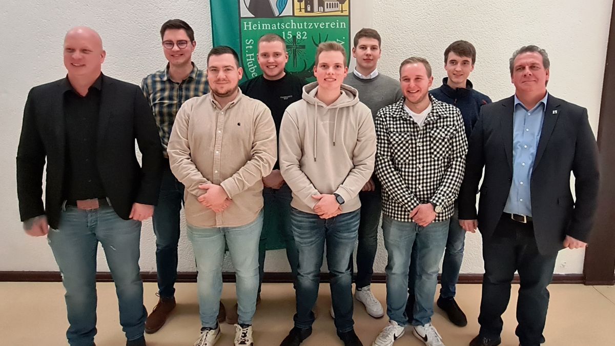 (v.l.): der stellvertretende Vorsitzender Sebastian Hahn, Jakob Stuff, Christopher Vogt, Jonas Gerhard, Bastian Döppeler, Paul Schneider, Bastian Zeppenfeld, Justus Heuel sowie Vorsitzender & Major Klaus Döppeler. von privat