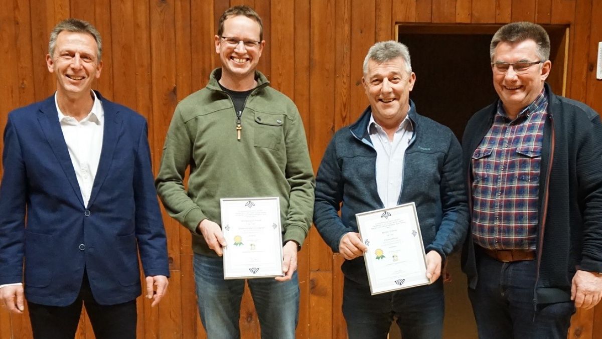 Die Urgesteine Martin Cremer (3.v.l.) und Wolfgang Schmidt (2.v.l.) wurden zu Ehrenmitgliedern ernannt. von privat