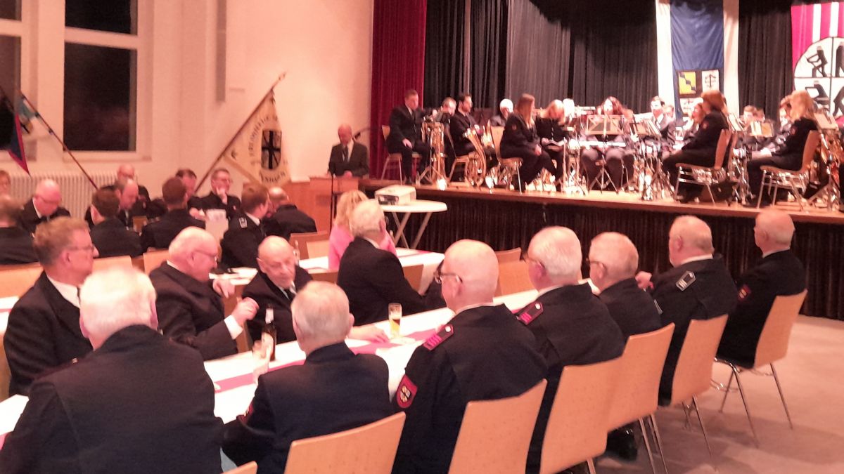 Die Jahresdienstbesprechung der Freiwilligen Feuerwehr Drolshagen. von Miriam Walkenbach
