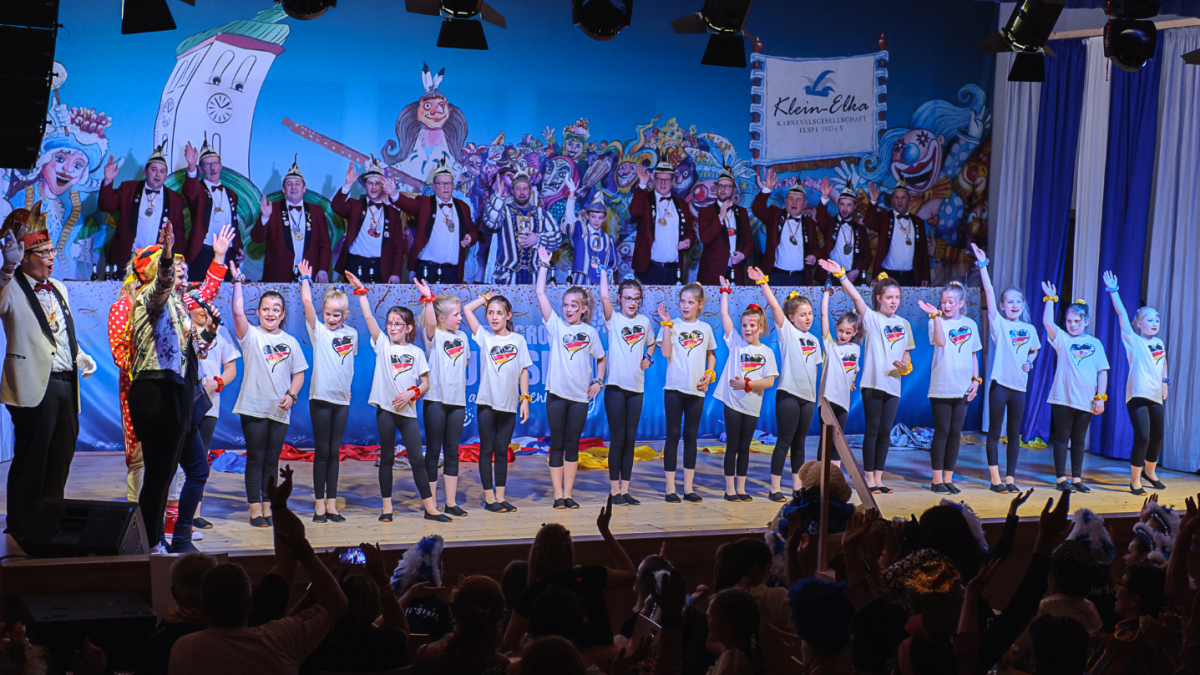 Endlich wieder Karneval bei Klein-Elka: Bei der Großen Prunksitzung an Rosenmontag wartet ein vierstündiges Programm auf die Elsper Narren. von privat